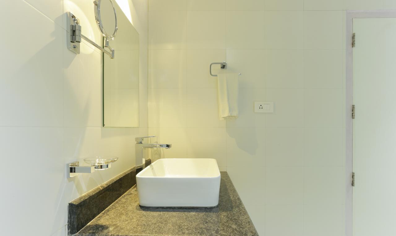 Hotel Crown Suites Kochi Eksteriør billede